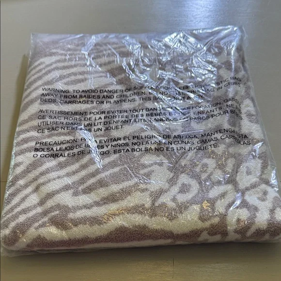 Barefoot Dreams Ultra Lite Ocean Breeze Poncho OS - Picture 4 of 4